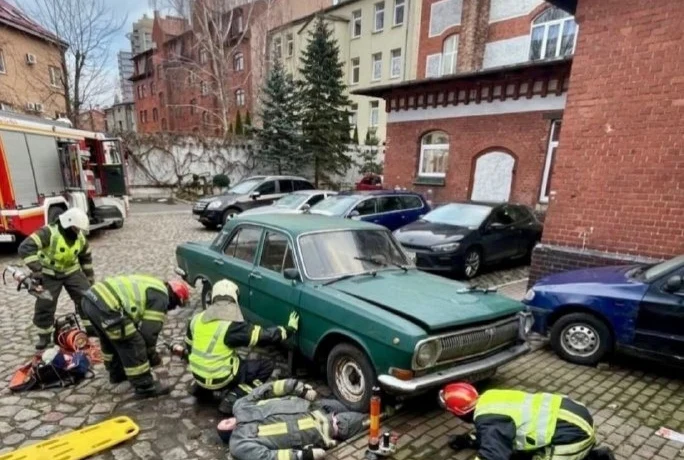 Дежурный караул ПСЧ №1 участвовал в тренировке по помощи пострадавшим в ДТП Дежурный караул ПСЧ №1 участвовал в тренировке по помощи пострадавшим в ДТП